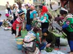 hanni and yi women at market